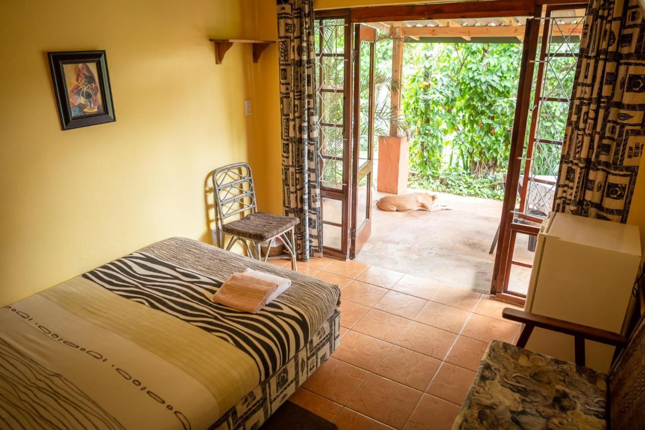 Ku-Boboyi River Lodge ポート・エドワード エクステリア 写真