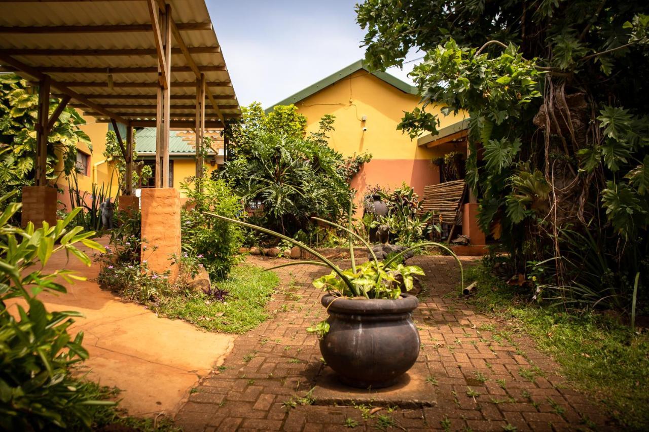 Ku-Boboyi River Lodge ポート・エドワード エクステリア 写真