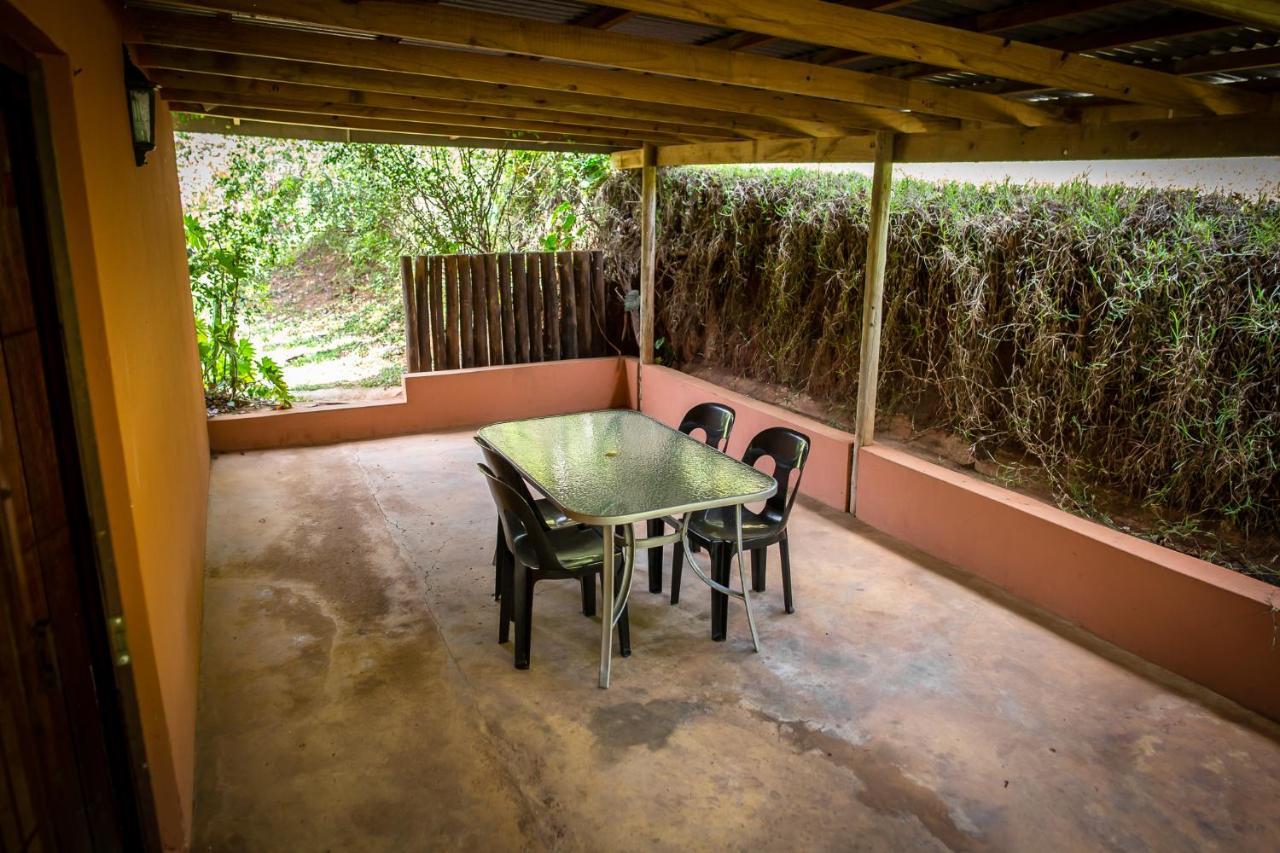 Ku-Boboyi River Lodge ポート・エドワード エクステリア 写真