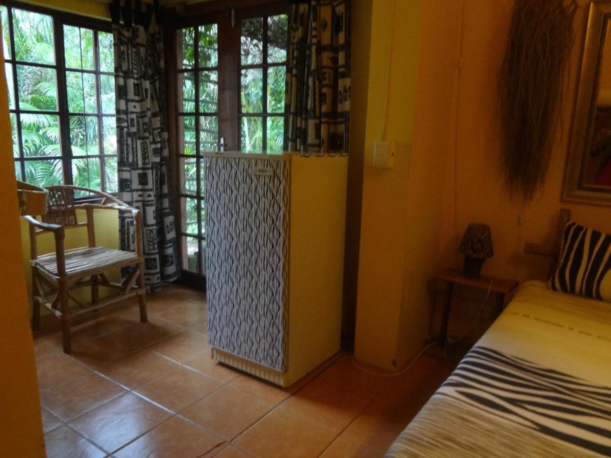 Ku-Boboyi River Lodge ポート・エドワード エクステリア 写真